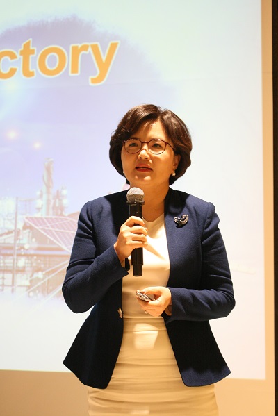 포스코 박미화 상무는 제철소의 원가의 70%를 차지하는 고로의 에너지 절감에 스마트팩토리가 크게 기여하고 있다고 밝혔다. [사진=Industry News]