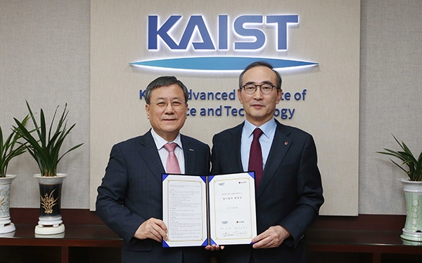 KAIST는 LG CNS와 인공지능(AI) 빅데이터 분야의 교육, 연구 및 산학, 비즈니스 등 3개 분야에서 상호 협력하기로 하고 11월 20일 업무협약을 체결했다고 밝혔다.