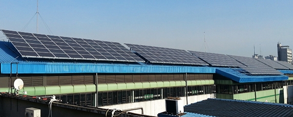 나눔발전소는 에너지평화가 지자체, 시민 등과 함께 태양광발전소를 설치한 후 운영수익 전액을 국내외 취약계층에 지원하는 공익형 태양광발전소다. 사진은 구의역에 설치된 나눔발전소 8호기 전경. [사진=에너지나눔과평화]