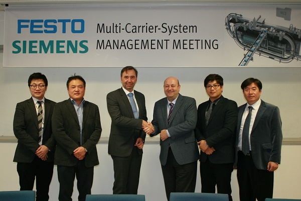 지멘스와 훼스토가 한국훼스토 서울본사에서 관계자들이 참가한 가운데 기자간담회를 갖고, 멀티 캐리어 시스템 국내 론칭 소식을 전했다.