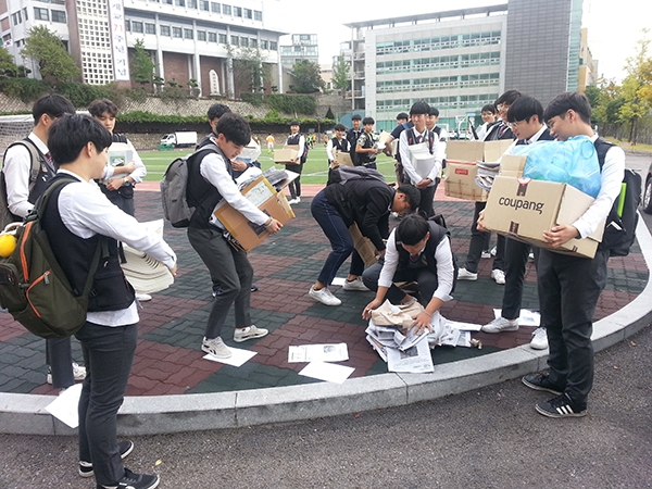 용문고등학교는 에너지수호천사단으로 활동하면서 일상생활에서 실천가능한 에너지 절약 활동을 실시해왔다. [사진=서울시]