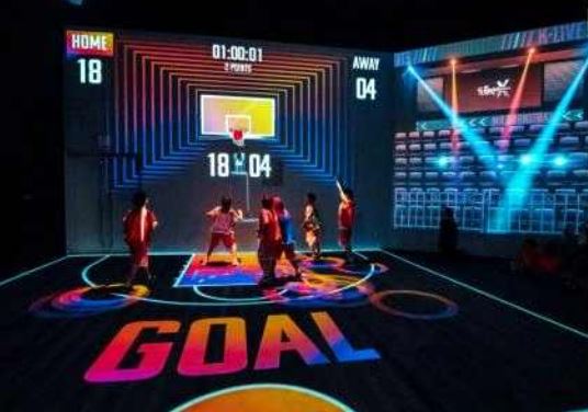 K-live X VR 파크에 가면 AR기술기반으로 인터렉티브 스포츠인 ‘AR바스켓 볼’도 체험해볼 수 있다. 향후 학교나 단체 고객을 대상으로 운영 프로그램화 및 B2B 고객 대상으로 시연할 계획이다. [사진=과학기술정보통신부]