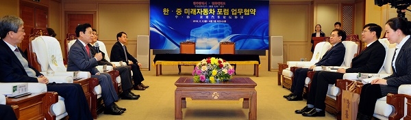 광주광역시가 중국 칭화대와 한,중 미래자동차 포럼 업무협약을 통해 향후 관련 기술교류와 협력을 지속해나가기로 합의했다. [사진=광주광역시]