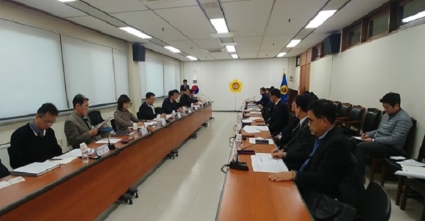 태양광 기업 69개가 밀집한 충청북도가 미국의 세이프가드 발동에 따른 대책을 논의하기 위해 기업간담회를 개최했다. [사진=충청북도]