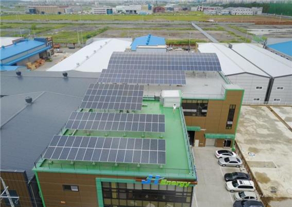 인천시가  연이율 1.8%의 낮은 금리로 태양광발전 설치 비용을 융자지원한다. 사진은 인천시에 설치된 태양광발전 전경 [사진=인천시청]