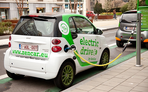 관세청은 친환경 승용차 시장이 더욱 확대될 것으로 전망하고 있다. [사진=dreamstime]