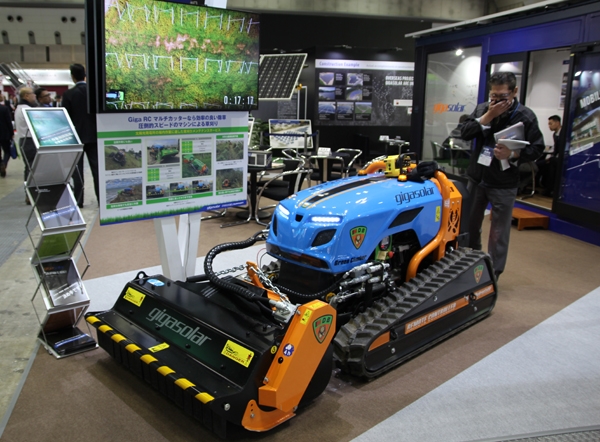 태양광 발전소 제초 및 제설기능을 하는 장비도 상당수 전시됐다. [사진=Industry News]