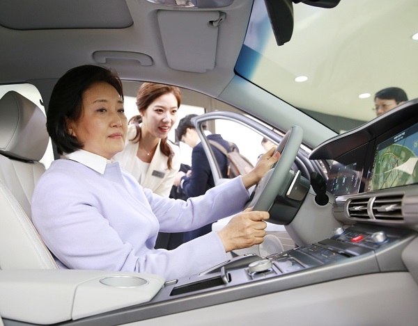 7일 국회 헌정기념관 잔디마당에서 수소를 연료로 하는 수소전기하우스 오픈식이 개최됐다. [사진=박영선 의원실]