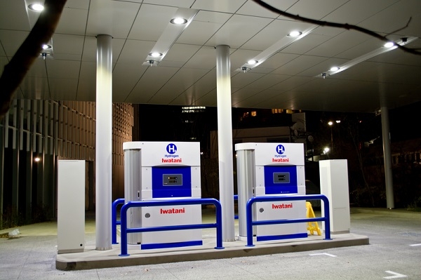 수소업계에서는 수소 충전시설에 대한 이격거리 규제 등을 완화해야 한다고 밝히고 있다.[사진=dreamstime]