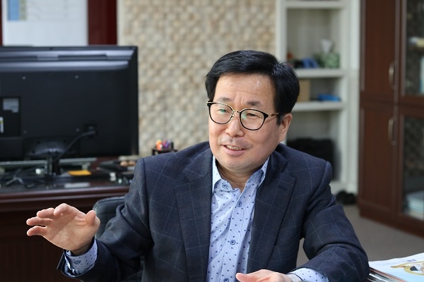 소진석 대표가 에스에이티의 에너지 사업 역량강화의 뜻을 밝히고 있다. [사진=Industry News]