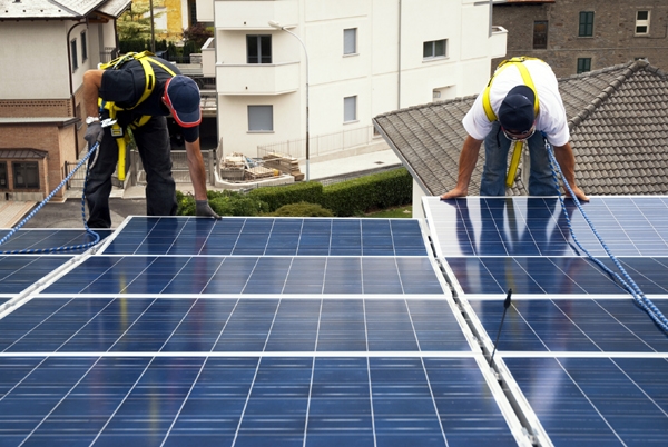 태양광발전소 투자에 앞서 철저한 사업성 분석이 선행되어야 한다. [사진=dreamstime]