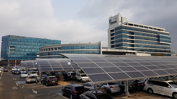 현대에코쏠라는 경기테크노파크 주차장에 200kW급 태양광발전소를 구축했다. [사진=현대에코쏠라]