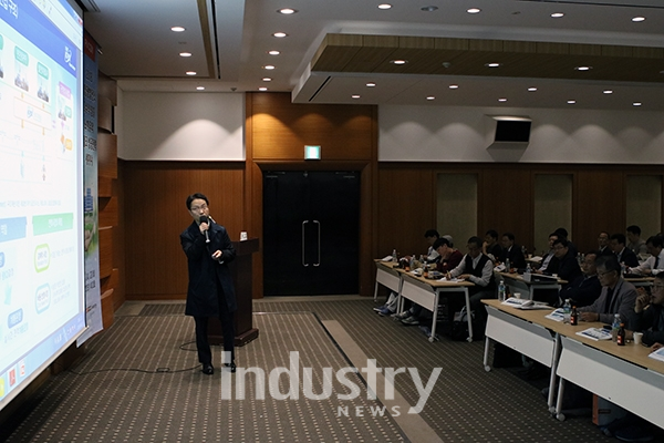 전력거래소 정의훈 차장이 '태양광 고수익 창출 노하우와 재테크 성공전략 세미나'에서 RPS 제도에 대해 상세한 설명을 진행했다. [사진=인더스트리뉴스]