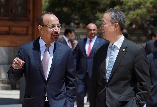 산업부 백운규 장관과 사우디아라비아 알팔레 장관이 그동안의 친환경차, 에너지 산업 협력이 실제 성과로 연결될 수 있도록 노력하기로 했다. [사진=산업통상자원부]