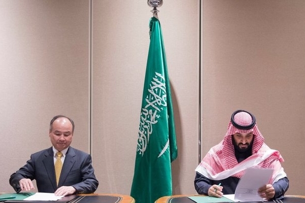 사우디와 소프트뱅크는 태양광발전소 건설을 골자로 한 ‘태양에너지 프로젝트 2030’ 추진 MOU를 체결했다. [사진=KOTRA, Arab News]