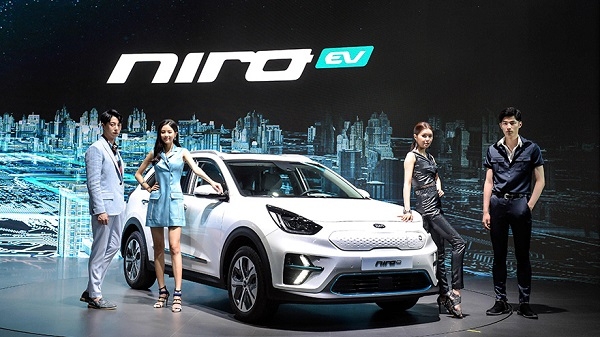 기아자동차가 1회 충전으로 최소 380km 이상 주행이 가능한 니로 EV를 공개했다. [사진=기아자동차]