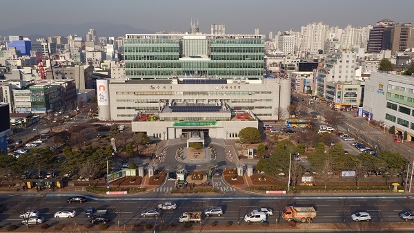 수원시가 올 연말까지 모든 공공청사에 IoT(사물인터넷)를 활용한 통합 에너지관리 시스템을 구축한다. [사진=수원시]