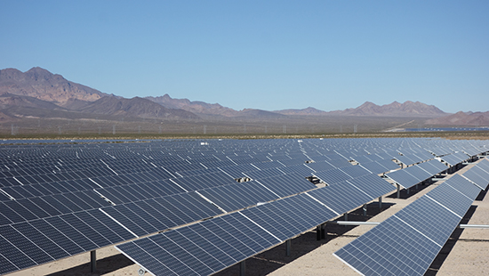 미국과 중국의 무역전쟁에 태양광이 자리하고, 중국의 태양광 제품 가격 인하로 오히려 미국 태양광 기업들의 피해가 우려된다는 전망이 나왔다. [사진=dreamstime]