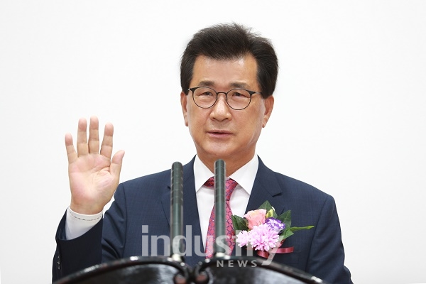 제35대 이시종 충청북도지사가 민선 7기 업무를 시작했다. [사진=충청북도]