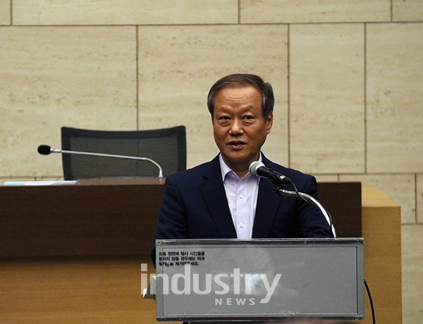 환경재단 최열 이사장이 세미나에서 인사말을 하고 있다. [사진=인더스트리뉴스]