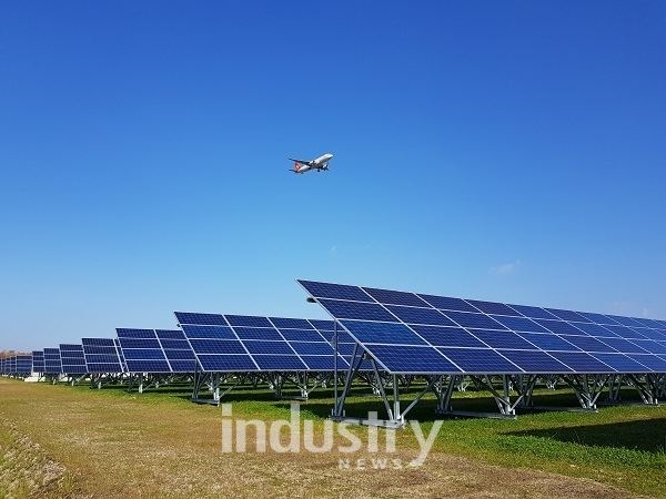 LS산전이 2분기 실적 공시를 통해 매출 1조2521억원을 달성했다고 밝혔다. 사진은 일본 치토세 태양광발전소 전경 [사진=LS산전]