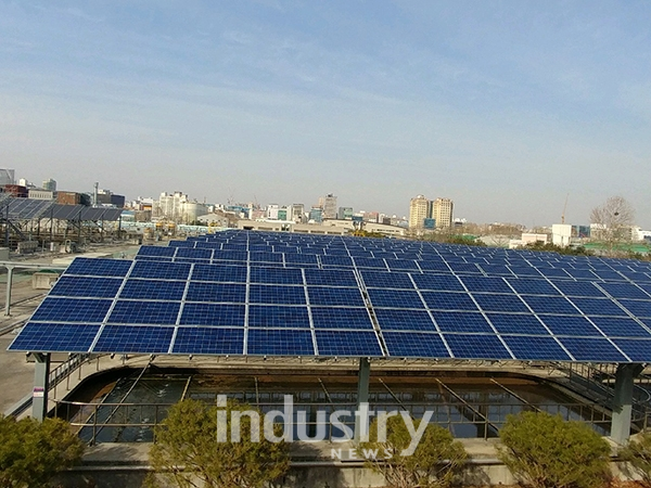 서울시 중랑물재생센터에 설치된 태양광발전 전경 [사진=서울시]