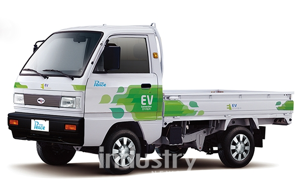 국내에서 최초로 보급된 파워프라자의 0.톤 전기트럭 '피스' [이미지=파워프라자 홈페이지]