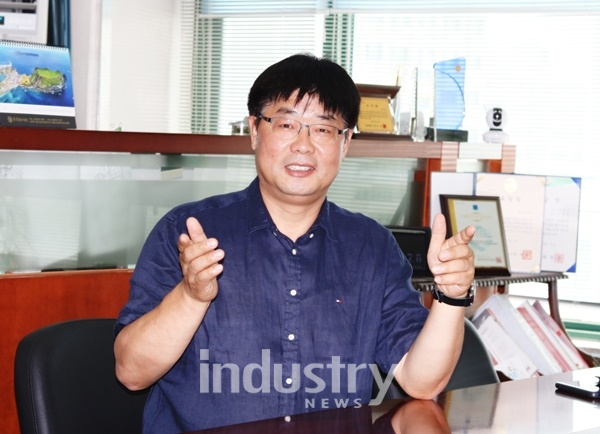 팀워크로 이뤄내는 책임시공을 강조하는 에스피브이 김성권 대표는 사업 모델 확대로 시장 다변화를 꾀하고 있다. [사진=인더스트리뉴스]