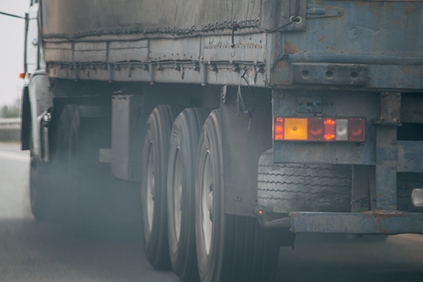 남해군이 노후 경유차 조기 폐차 신청을 내달 6일부터 접수 받는다. [사진=dreamstime]