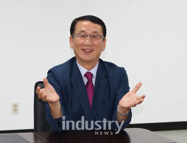 디아이케이 강덕수 사장 [사진=인더스트리뉴스]