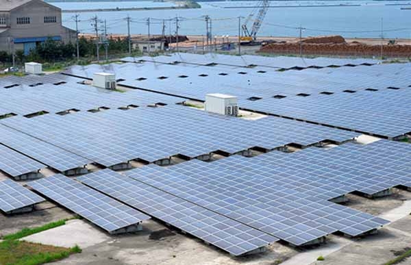 일본 정부가 재생에너지 주력 전원화를 위해 소규모 및 대규모 태양광발전에 입찰제 등을 통해 경쟁 도입을 추진할 전망이다.