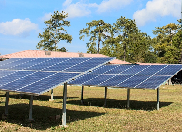 공주시가 지역주민과 태양광발전 사업자 모두에게 이익이 될 수 있도록 태양광발전 허가 절차를 변경해 본격 시행에 돌입했다. [사진=dreamstime]