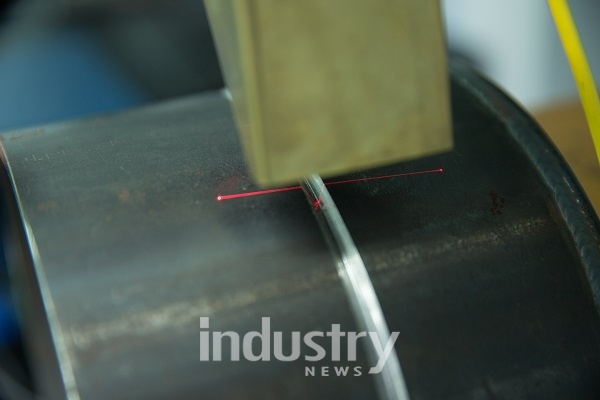 생기원이 레이저센서로 용접을 자동화하는 핵심부품 레이저 비전센서를 개발했다. [사진=한국생산기술연구원]