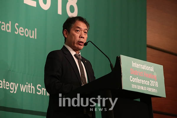 서울에너지공사 박진섭 사장이 '집단에너지 국제컨퍼런스'에서 개회사를 하고 있다.[사진=서울에너지공사]