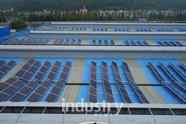 서울시 '제1호 태양광 펀드'로 조성된 개화 차량기지의 태양광발전 설비 전경 [사진=서울시]