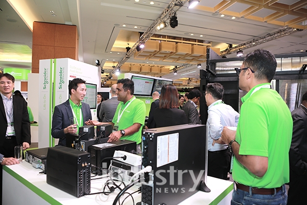 이노베이션 허브에서는 다양한 에코스트럭처의 데모를 전시해 참관객들이 직접 체험할 수 있도록 했다. [사진=싱가포르, 인더스트리뉴스]