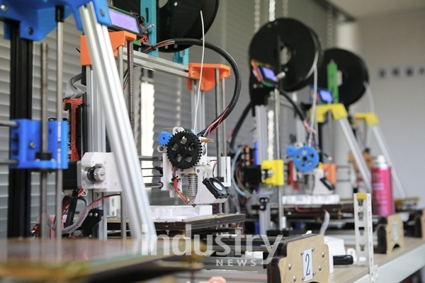국내 3D 프린팅 발전 위해서는 표준화 선점이 필요하다는 의견이 나오고 있다. [사진=인더스트리뉴스]