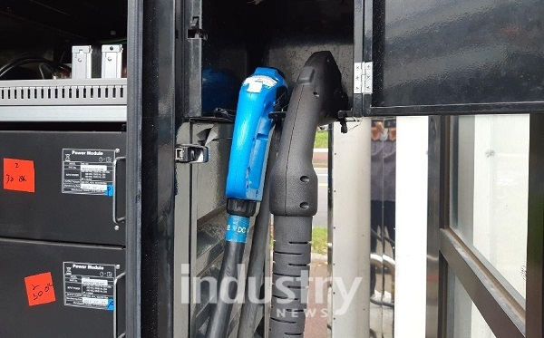 제주도가 장애인 등 교통약자를 배려한 급속충전기 52기를 설치한다. 사진은 제주도청에 설치된 급속충전기 [사진=제주특별자치도]