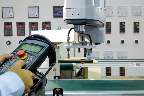 스마트팩토리 등의 수요 확대는 IoT 시장 활성화를 도모한다. [사진=dreamstime]