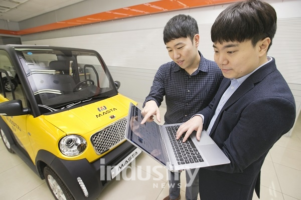 KT와 마스타자동차관리는 전기차 충전기와 함께 전기차 보급 사업을 공동 추진한다. [사진=KT]