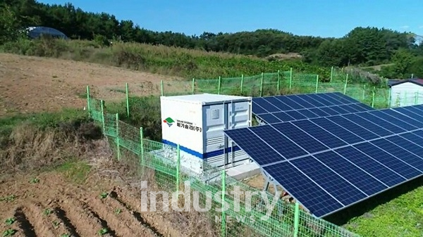 태양광과 연계한 ESS 보급이 보조를 맞춰 가파르게 상승하고 있다. [사진=메가솔라]