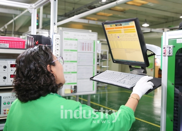 EOCR을 생산하고 있는 슈나이더일렉트릭의 익산 공장은 스마트팩토리화를 통해 안정성과 생산성을 높이고 있다. [사진=인더스트리뉴스]
