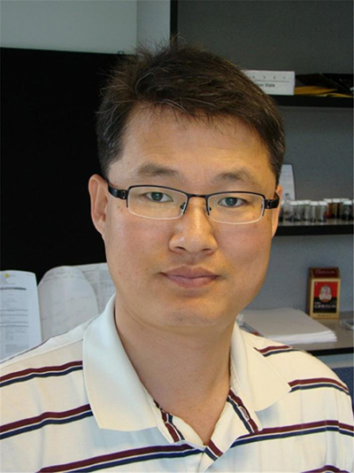 백종범 교수는 “금속과 그래핀 복합체를 저렴하게 대량생산할 길을 개척하고, 이를 통해 상업적 경쟁력을 갖춘 물 분해 촉매를 개발한 것”이라고 밝혔다. [사진=UNIST]