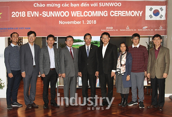 베트남 중부전력공사 임직원들이 기술 교류 논의를 위해 선우엔지니어링을 방문했다. [사진=선우엔지니어링]