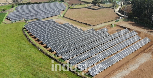 JA솔라의 PERC 양면 모듈이 설치된 브라질 솔라그리드 3MW 태양광 발전소 전경 [사진=JA솔라]