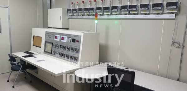 [사진자료] 클라이밋 통합 솔루션 시험실의 제어룸 [사진=한국에머슨일렉트릭]