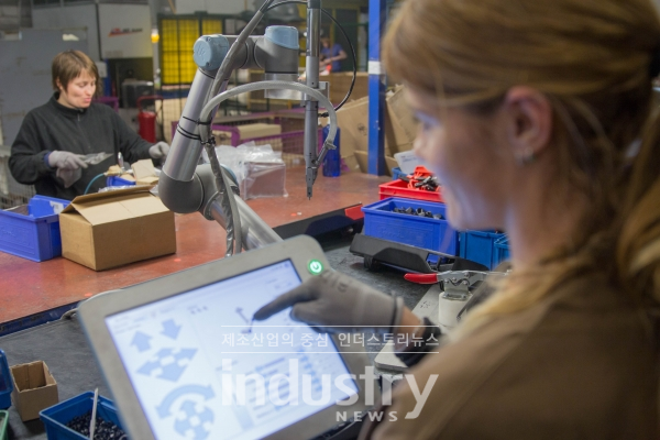 [사진=유니버설로봇]