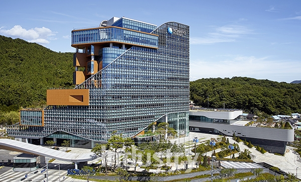 한국중부발전이 신재생 및 친환경 투자목적의 채권을 발행하는데 성공했다. 이번 채권은 3억 달러 규모로 3년 만기 기간으로 발행됐다. [사진=한국중부발전]