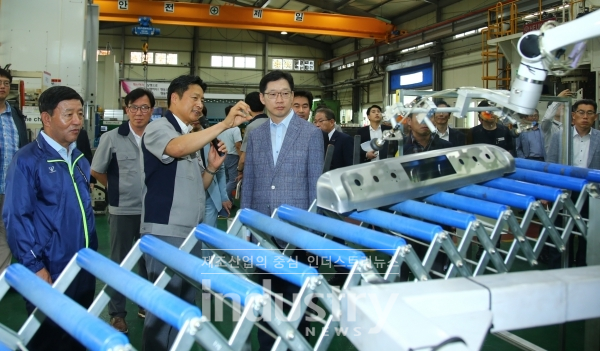 올해 정부는 지역 중심 제조혁신 추진체계를 제도로 고착해 성과창출을 가속화한다는 방침이다. [사진=경상남도]