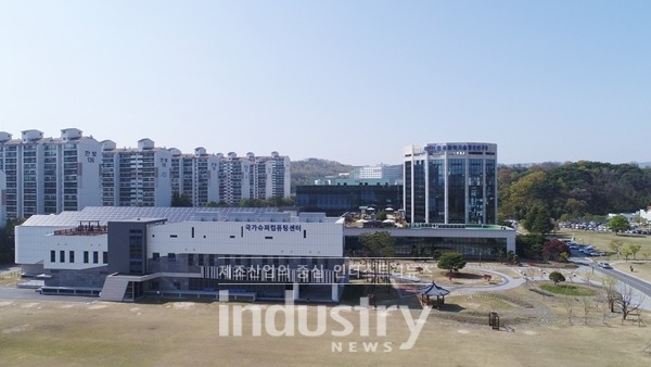 슈나이더일렉트릭이 KISTI 슈퍼컴퓨터 5호기 누리온에 에너지절감 솔루션을 구축했다고 밝혔다. [사진=슈나이더일렉트릭]